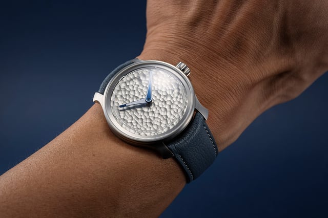 Ming 37.06 Royal Selangor: wrist, title