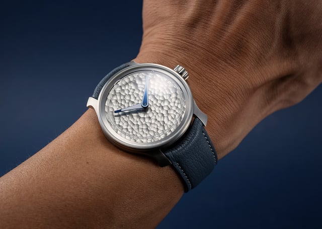 Ming 37.06 Royal Selangor: wrist, title