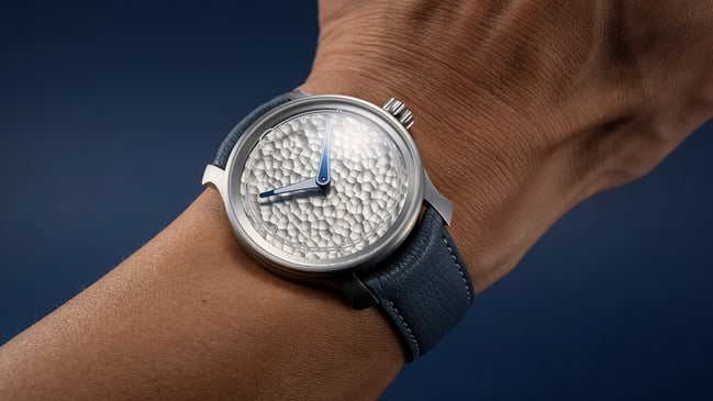 Ming 37.06 Royal Selangor: wrist, title