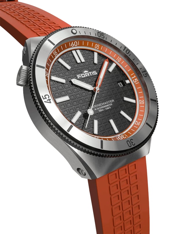 Fortis Marinemaster, robust diver's watch with orange rubber strap