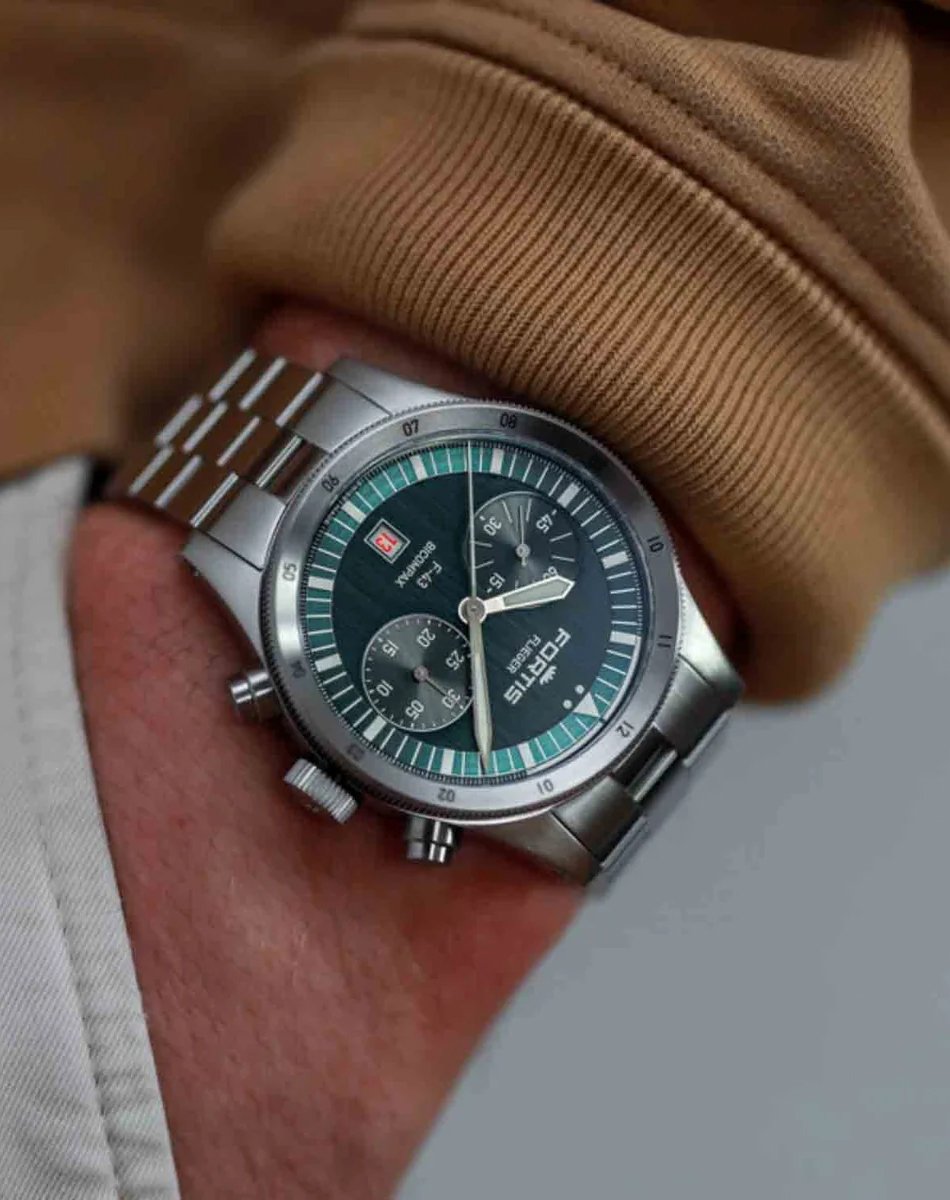 Fortis Pilot, robust pilot watch with metal band and automatic movement