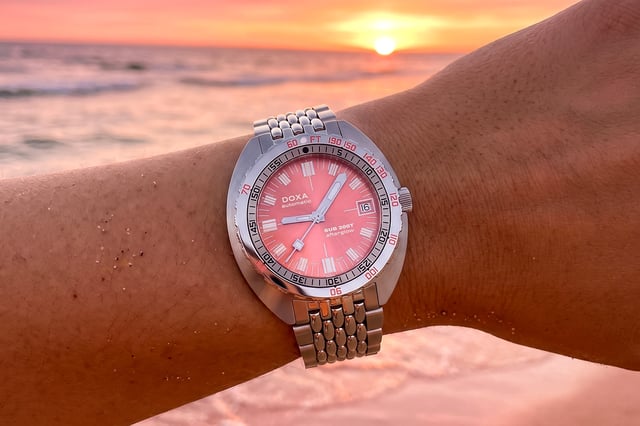 Doxa SUB 200T After Glow: title