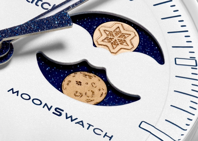 Swatch Mission to Earthphase- Moonshine Gold SO33W701L-detail-star.jpg