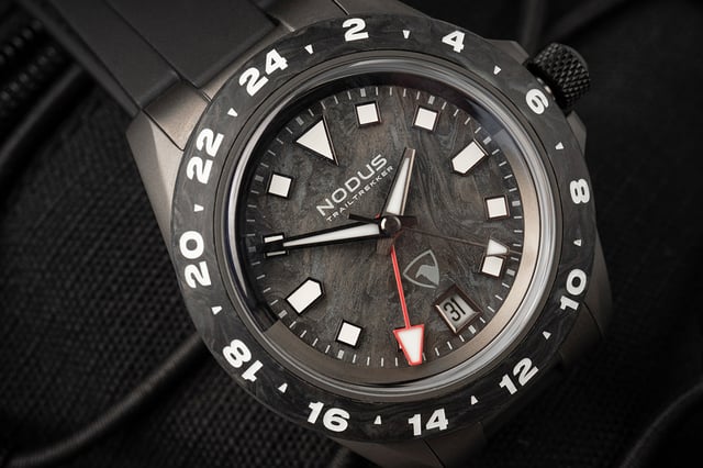 Nodus x Raven TrailTrekker – Carbon: dial
