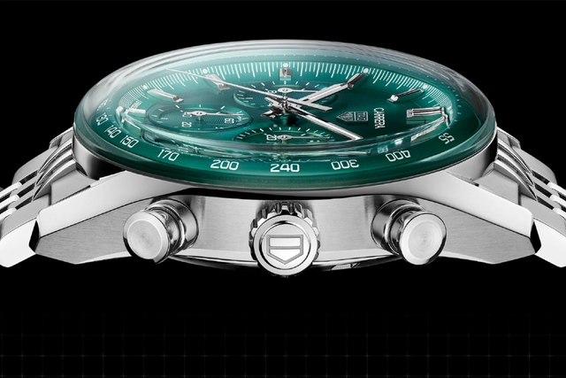 TAG Heuer: Carrera Chronograph 41mm, profile, green dial
