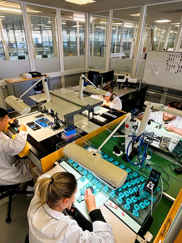 LVMH_La-Joux-Perret_quartz atelier (11).jpg