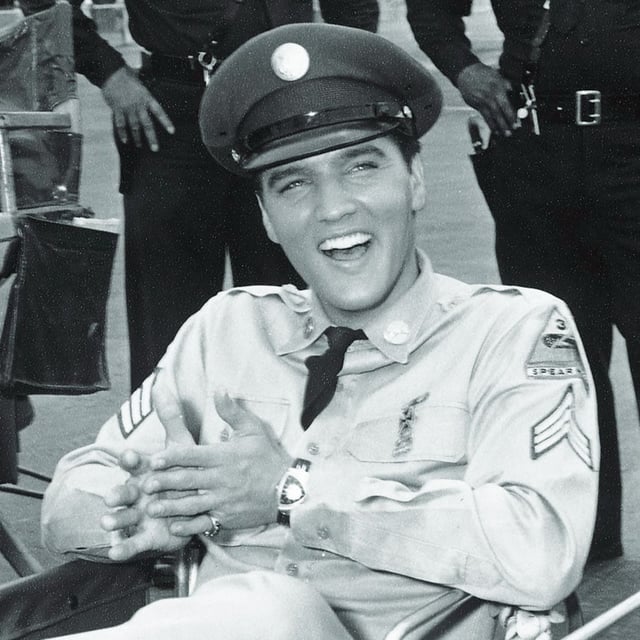 Hamilton: Elvis Presley trägt die Ventura während der Dreharbeiten zum Film "Blue Hawaii": Evis Presley on the set of Blue Hawaii