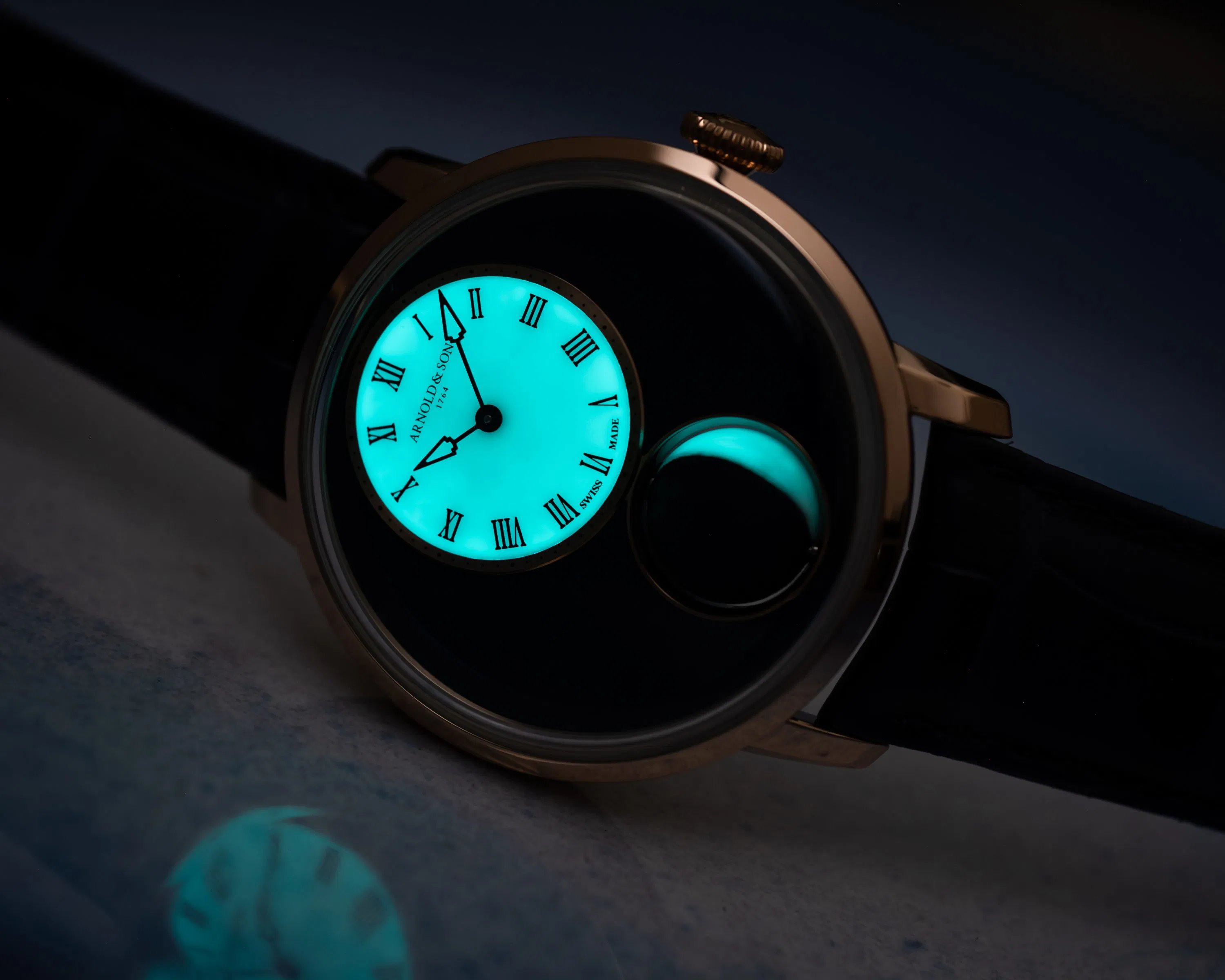 1LMAR.Z01A.C211R-Luna-Magna-Red-Gold-2-scaled.webp
