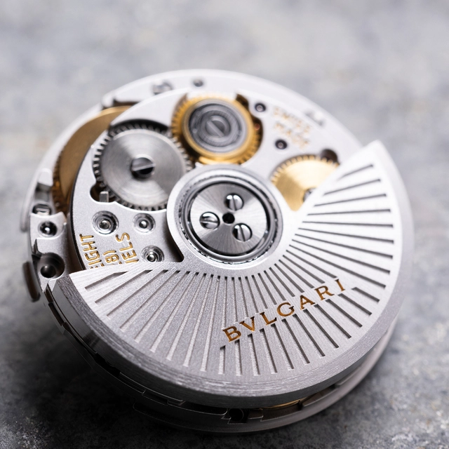 Bulgari: Tubogas Manchette, movement