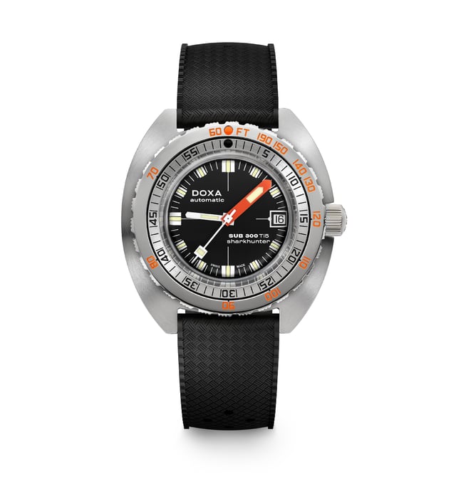 Doxa SUB 300 Ti5 Black Sharkhunter: Front