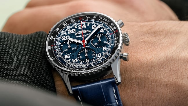 Breitling: Navitimer B02 Chronograph 41 Cosmonaute Artemis II, wrist, title