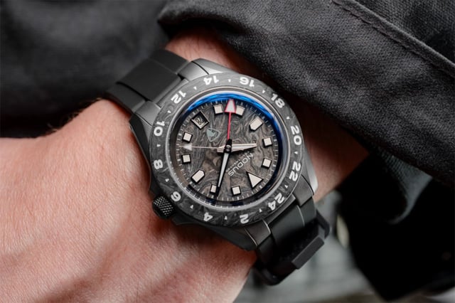 Nodus x Raven TrailTrekker - Carbon: wrist