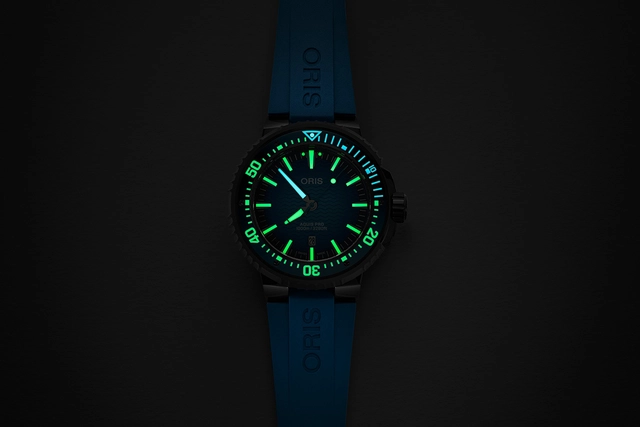 Oris-Aquis-Pro-1000m-night.jpg
