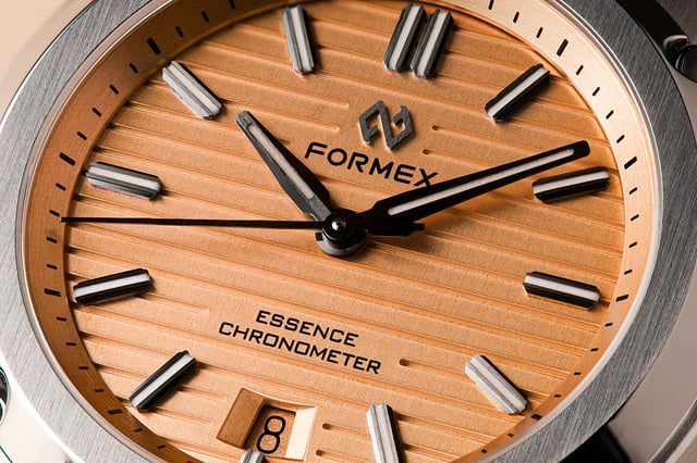 Formex Essence 39 mm Automatic COSC Radiant Bronze: dial