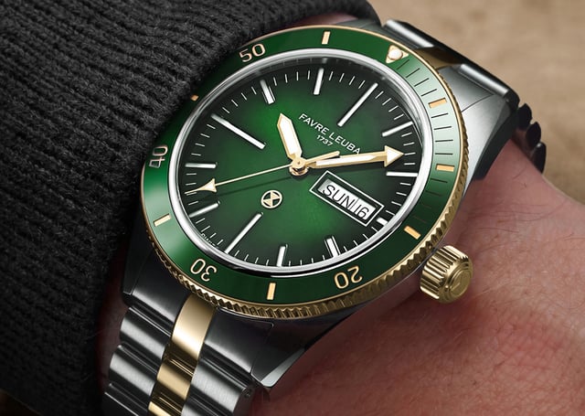 Favre Leuba Deep Raider Day Date Green: wrist, title