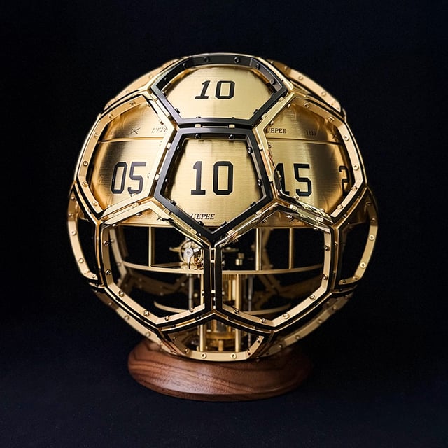 L’Epée The Football: Front