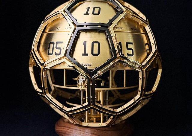 L’Epée The Football: Front