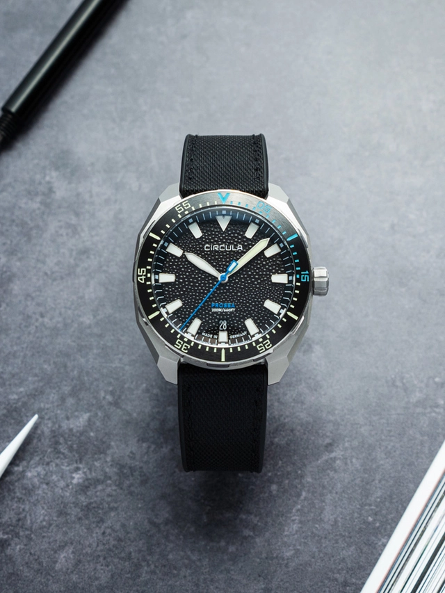 Circula-ProSea_Blue_2-Wrist 