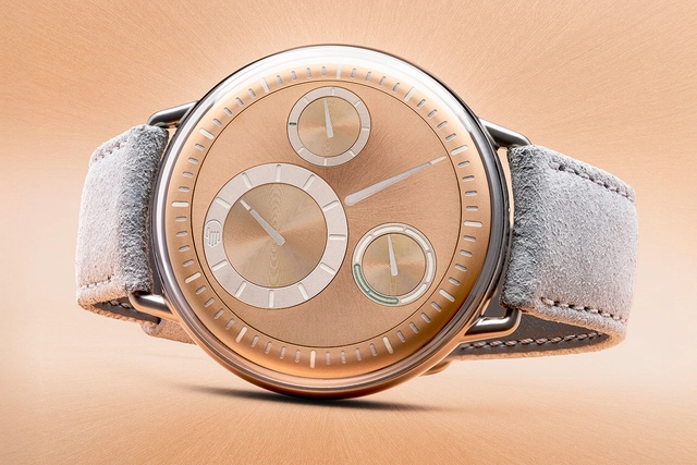 Ressence-TYPE 1° Rose-Gold-ambiance.jpg