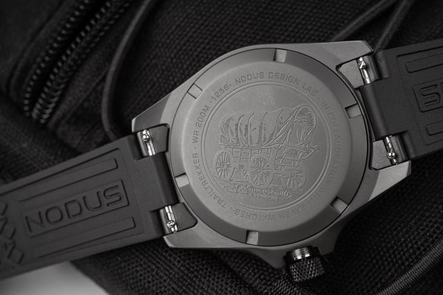 Nodus x Raven TrailTrekker – Carbon: case back