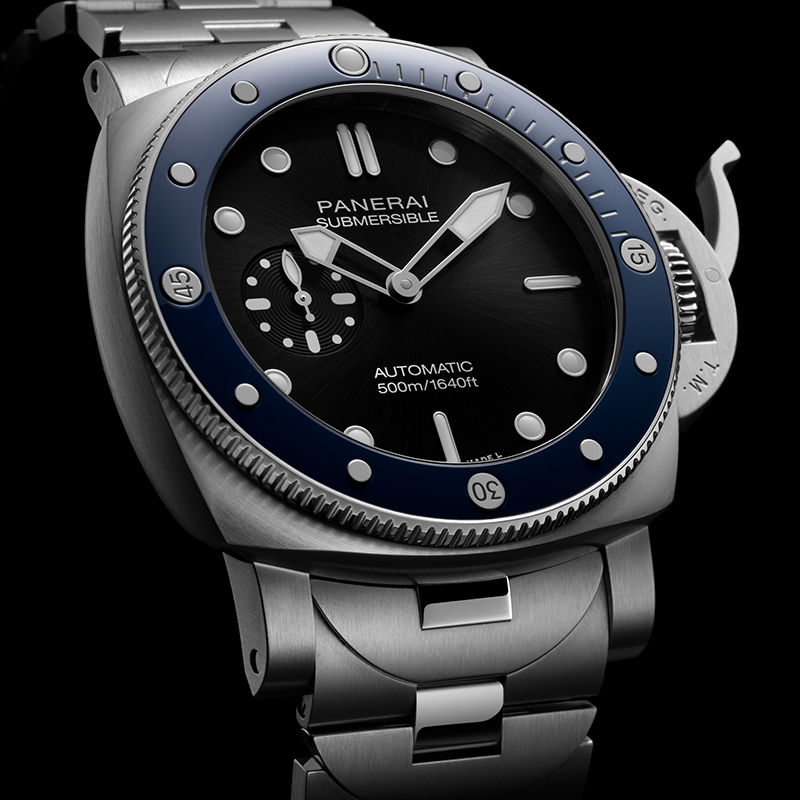 Panerai Submersible PAM01756: dial