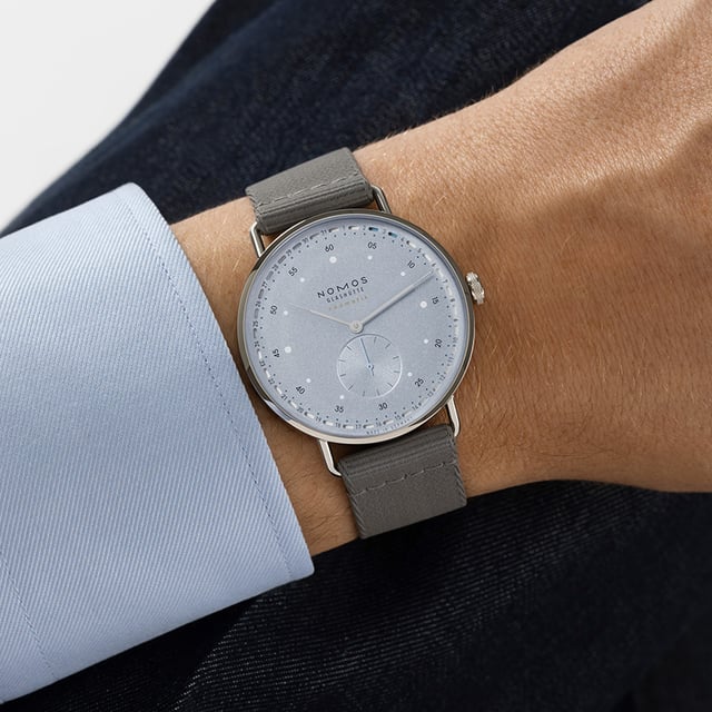 Nomos Metro neomatik 41 Update ice blue: wrist