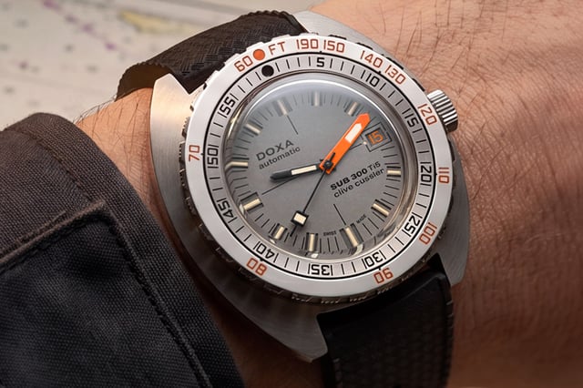 Doxa SUB 300 Ti5 Clive Cussler: wrist, title