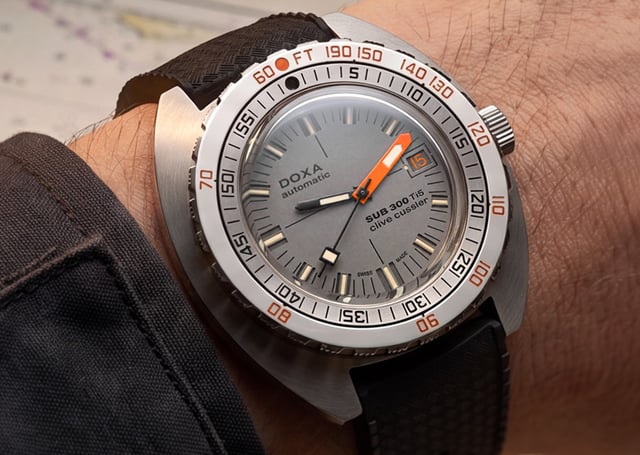 Doxa SUB 300 Ti5 Clive Cussler: wrist, title