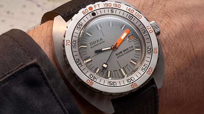 Doxa SUB 300 Ti5 Clive Cussler: wrist, title
