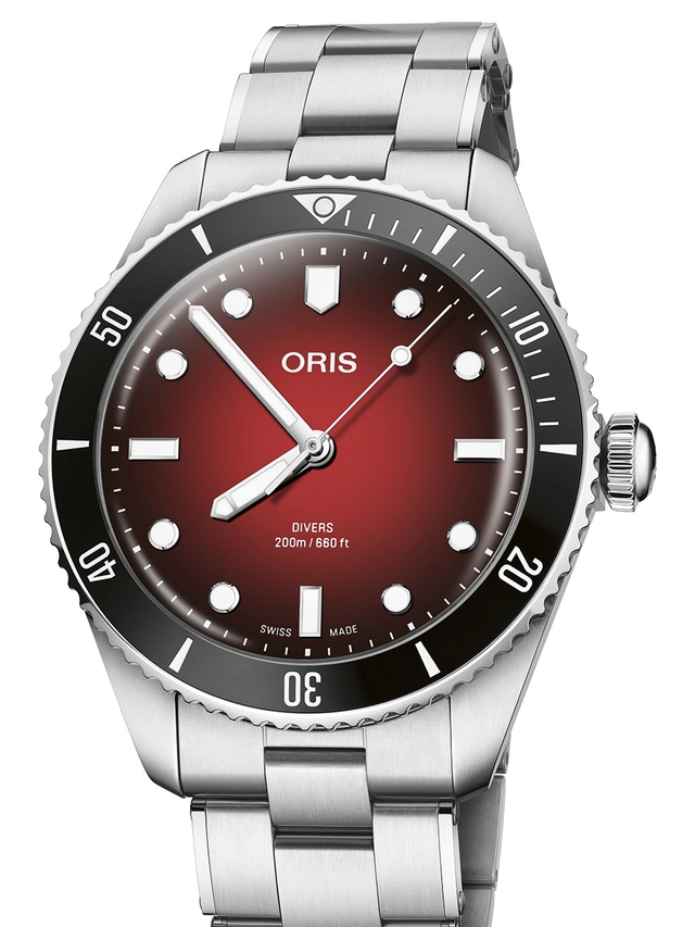 Oris-Red-Bar-Soldier with bracelet
