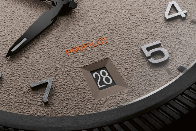 Oris-ProPilot-Desert-Edition-Date.jpg