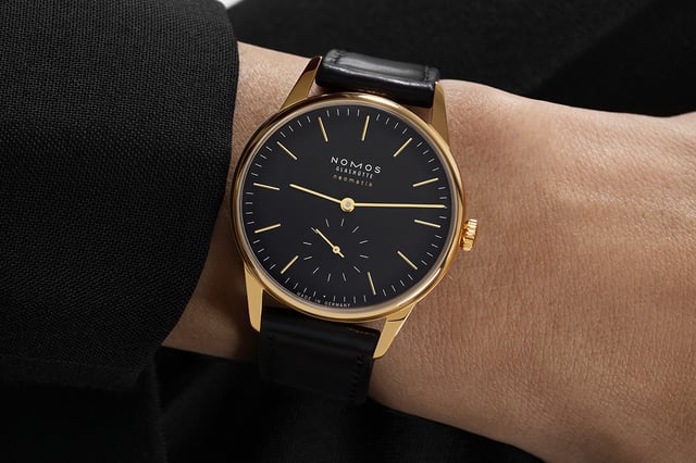 Nomos Glashütte Orion Gold neomatik new black: wrist