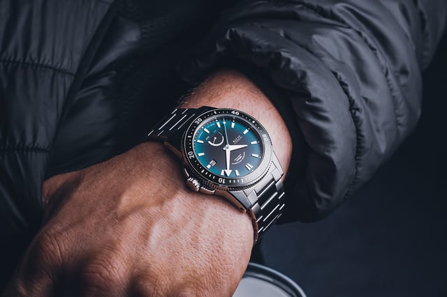 Mühle-Glashütte Sportivo Power Dive: wrist