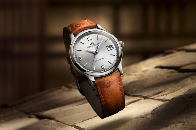Jaeger-LeCoultre-Master-Control-Classic _Q4008520_ambiance.jpg