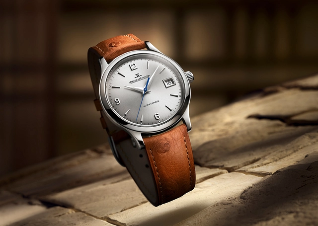 Jaeger-LeCoultre-Master-Control-Classic _Q4008520_ambiance.jpg