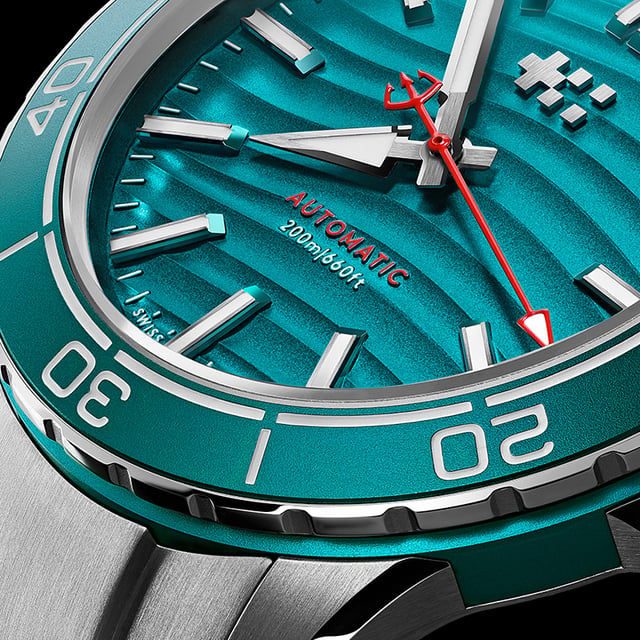 Christopher Ward The Trident 30x30: dial