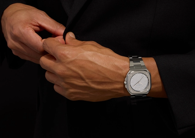 Bell & Ross: BR-05 Grey Mirror Steel, Wrist