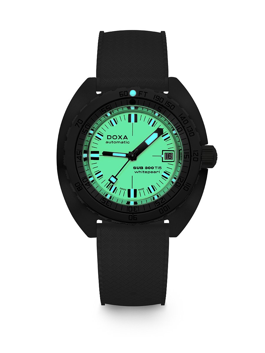 Doxa SUB 300 Ti5 Whitepearl: lumen