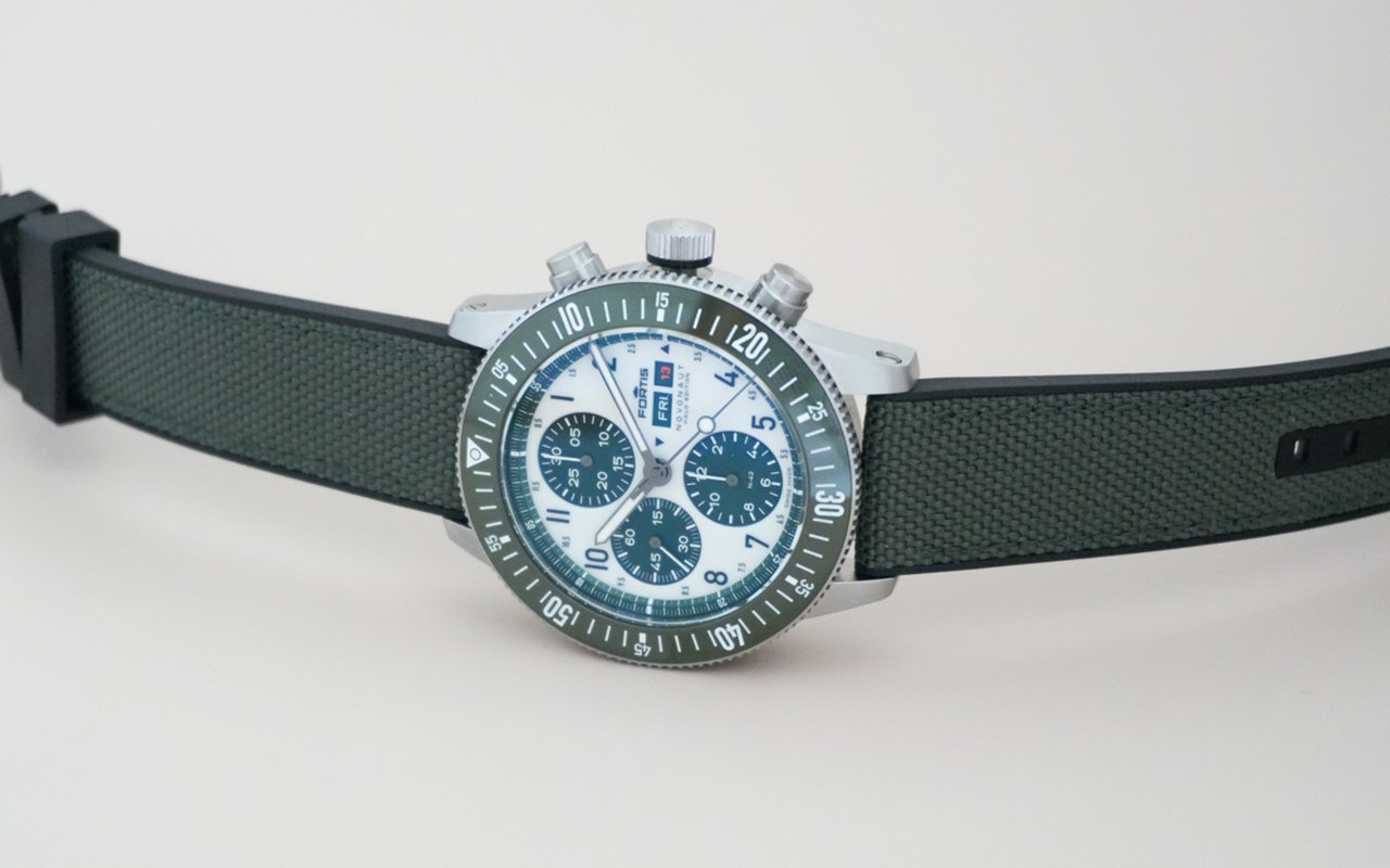 Fortis Novonaut N-42 Halo, green version watch