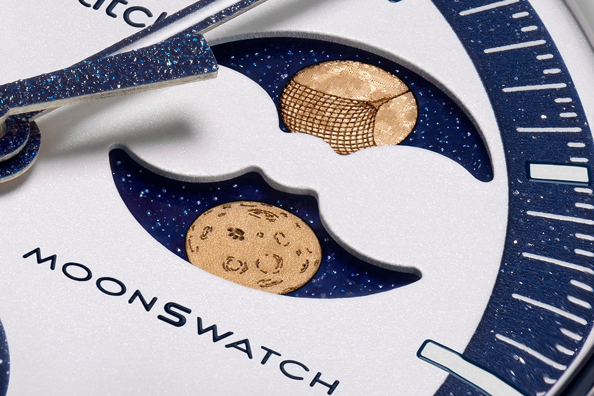 Swatch_MoonSwatch_SO33N701L__close-up_moonphase display