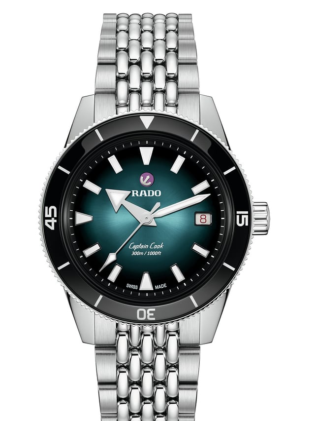 Rado_Captain Cook Automatic_R32223213 dark gradient dial seen from front