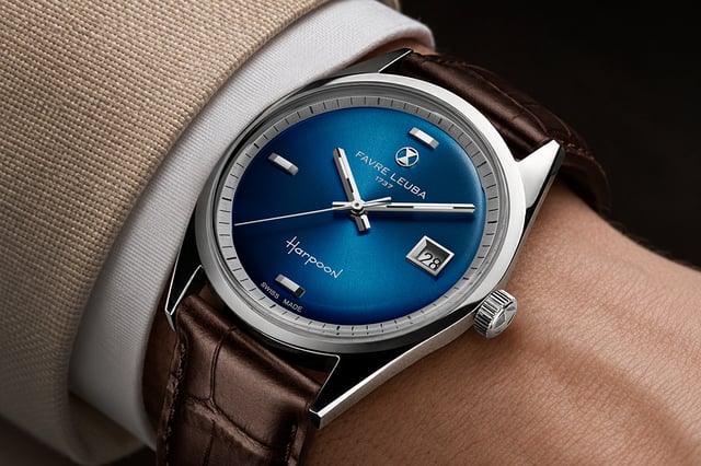Favre Leuba Harpoon Revival Blue: wrist
