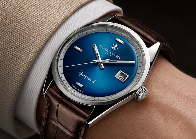 Favre Leuba Harpoon Revival Blue: wrist