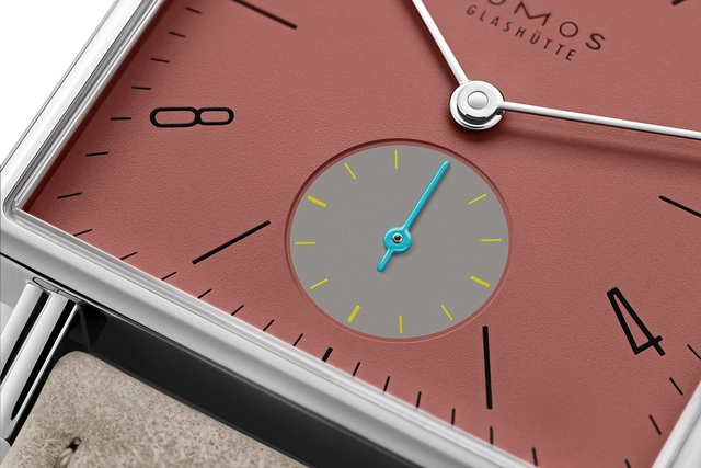 NOMOS_Tetra_Terra_Small-Seconds 