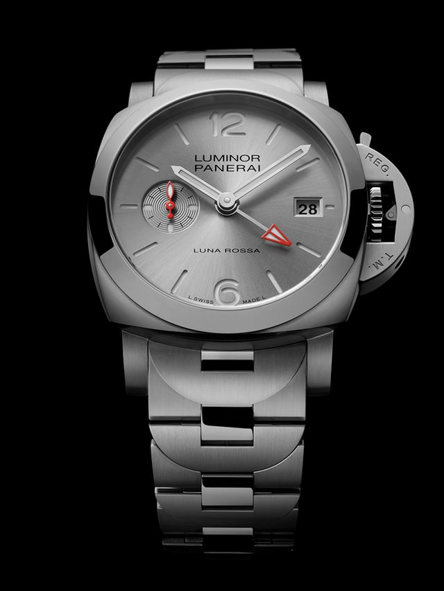 Panerai Luminor Luna Rosso GMT: Front