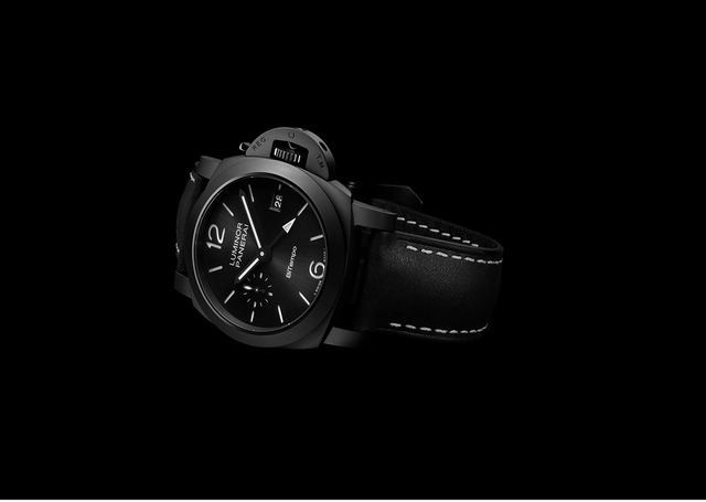 Luminor GMT Ceramica-PAM01460_ambiance 