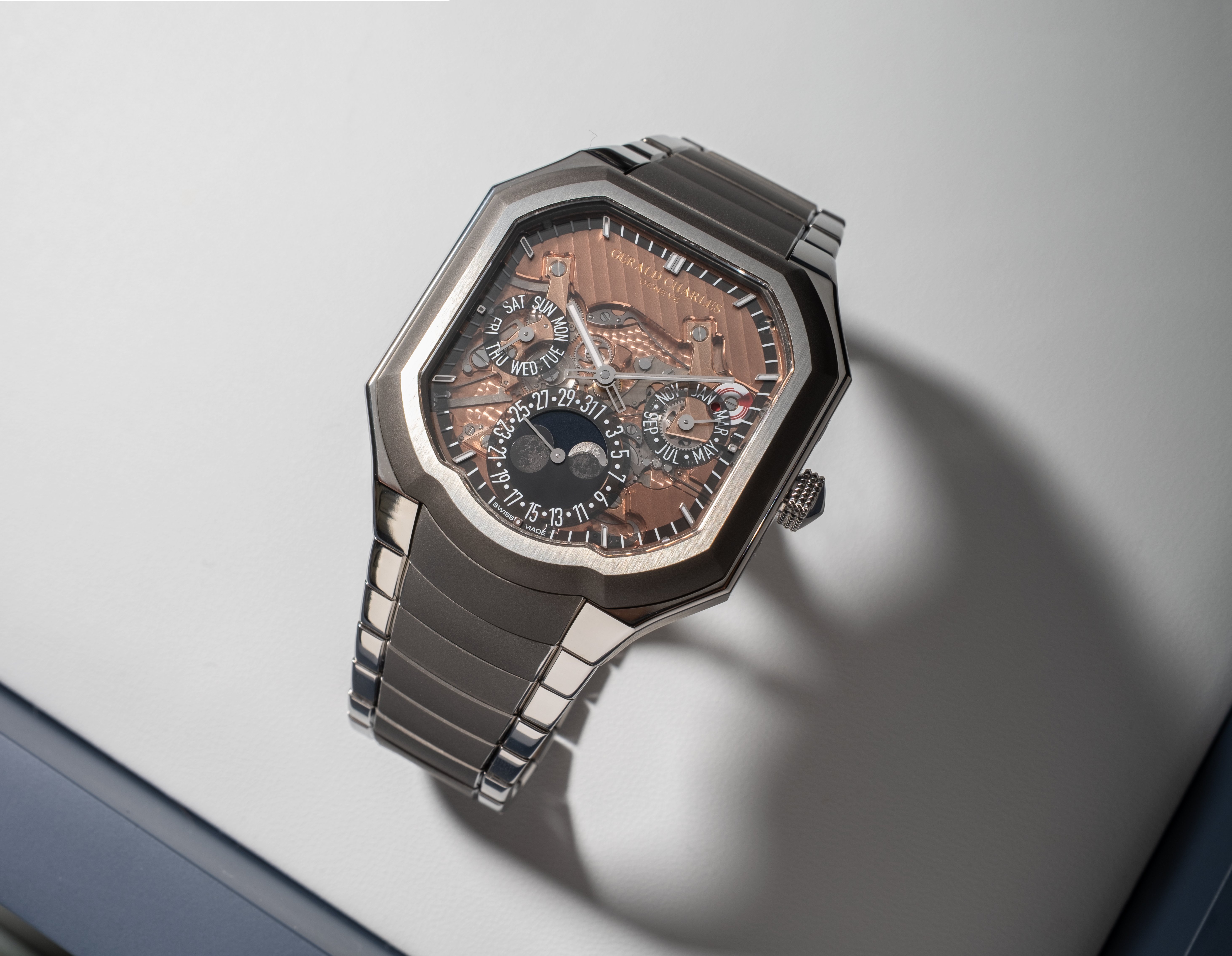 Gerald-Charles-Masterlink-Perpetual-Calendar-Sapphire-Dial-1.jpg