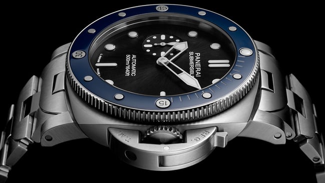 Panerai Submersible PAM01756 Debuts With Steel Bracelet and No-Date Dial - WatchTime